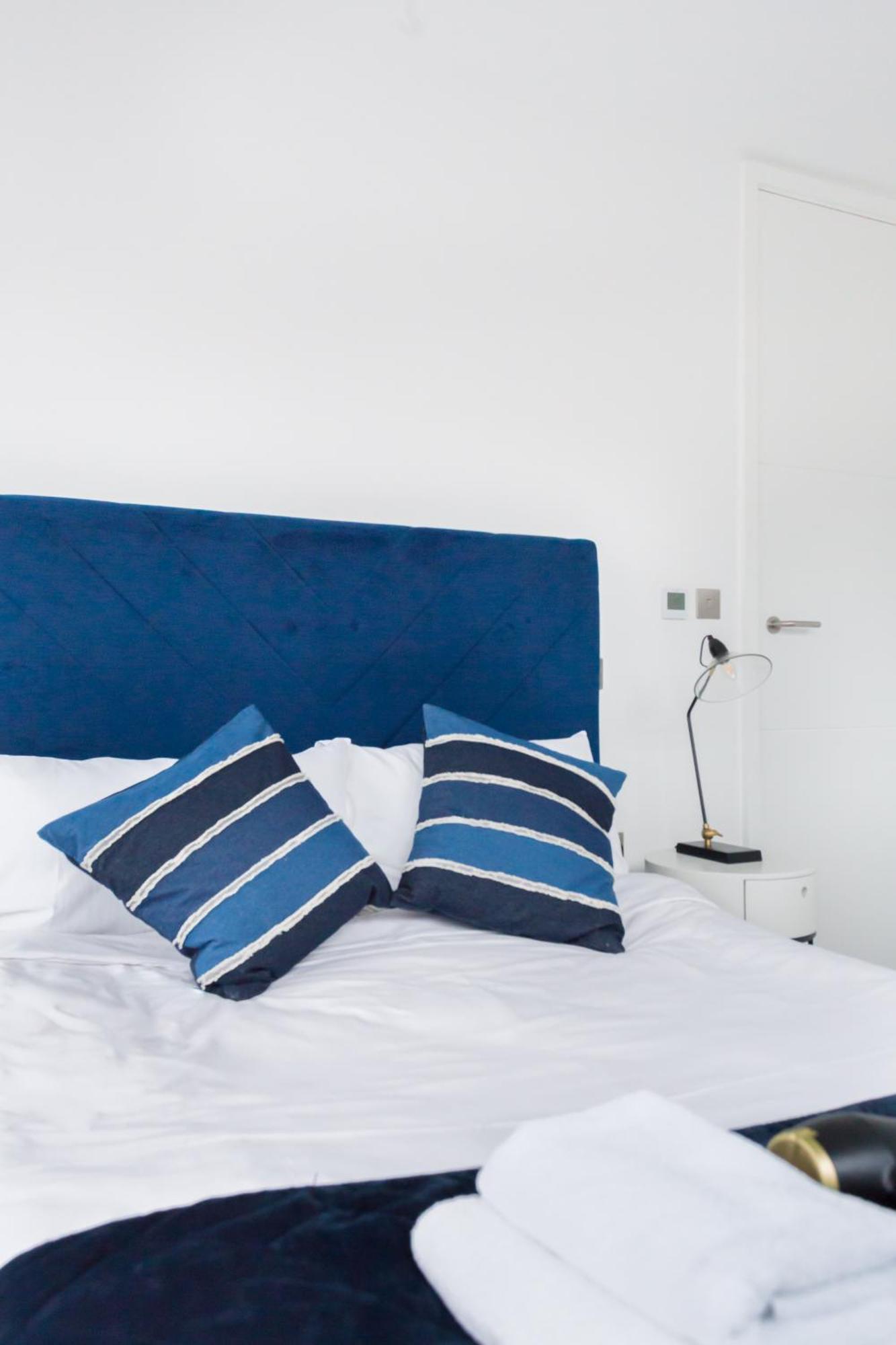 The Vale - Luxury Apartments Лондон Экстерьер фото
